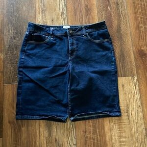 St. John’s Bay Bermuda denim shorts. Size 16P.